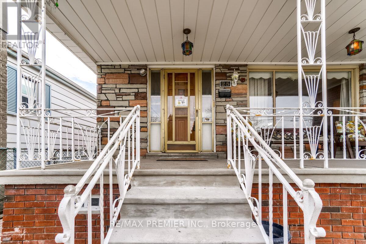 25 Bentworth Avenue, Toronto, ON - Outdoor