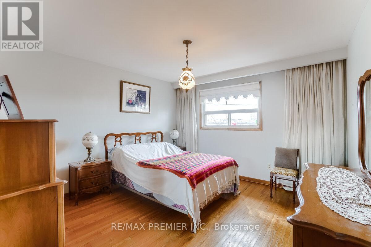 25 Bentworth Avenue, Toronto, ON - Indoor Photo Showing Bedroom