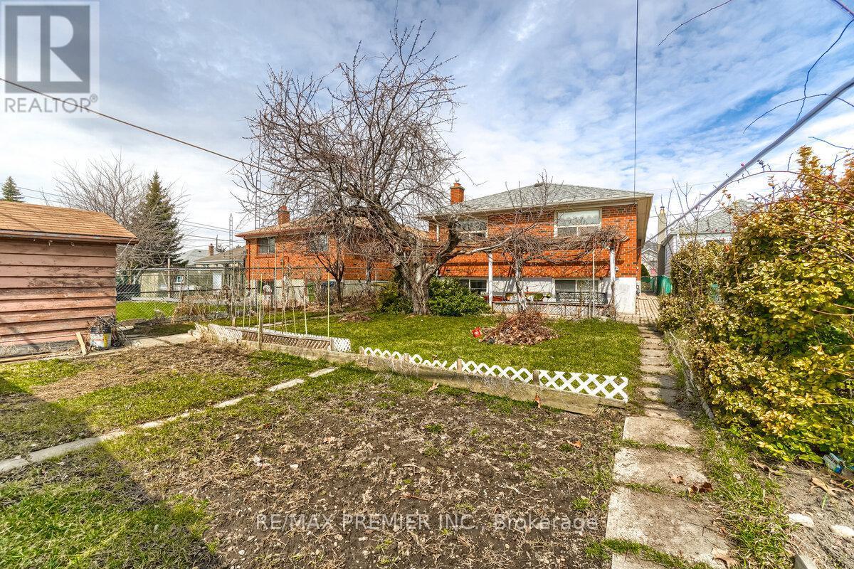 25 Bentworth Avenue, Toronto, ON - Outdoor