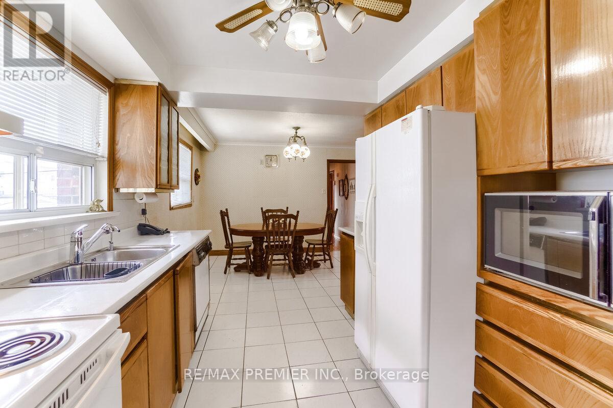 25 Bentworth Avenue, Toronto, ON - Indoor Photo Showing Kitchen With Double Sink