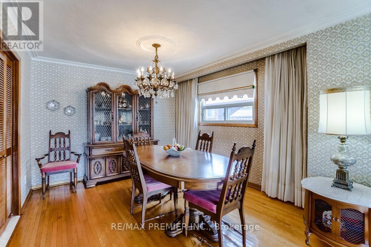 25 Bentworth Avenue, Toronto, ON - Indoor Photo Showing Dining Room