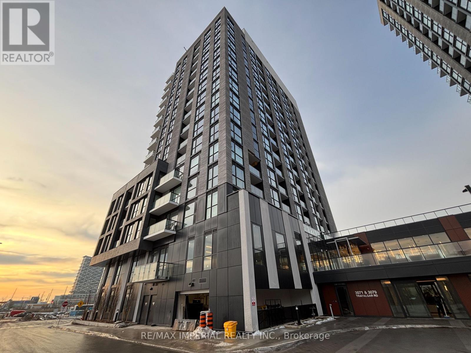 706 - 3071 Trafalgar Road, Oakville, ON - Outdoor