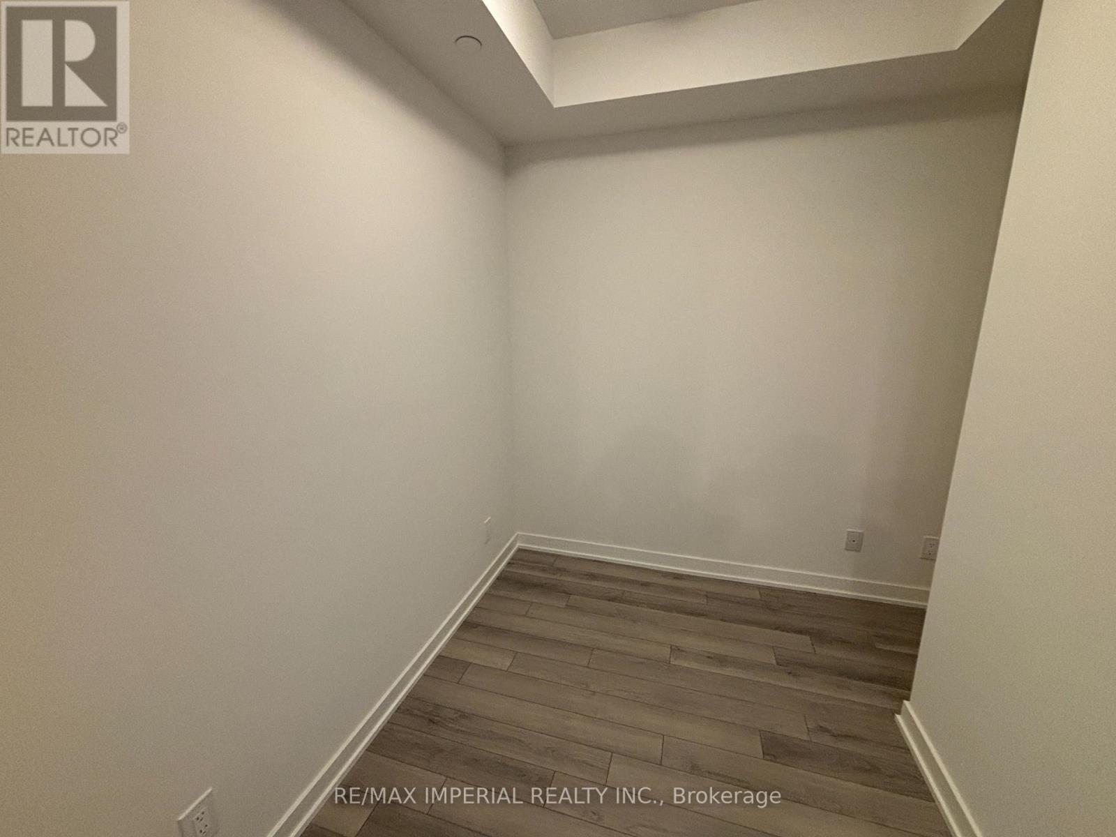 large den - 706 - 3071 Trafalgar Road, Oakville, ON - Indoor Photo Showing Other Room