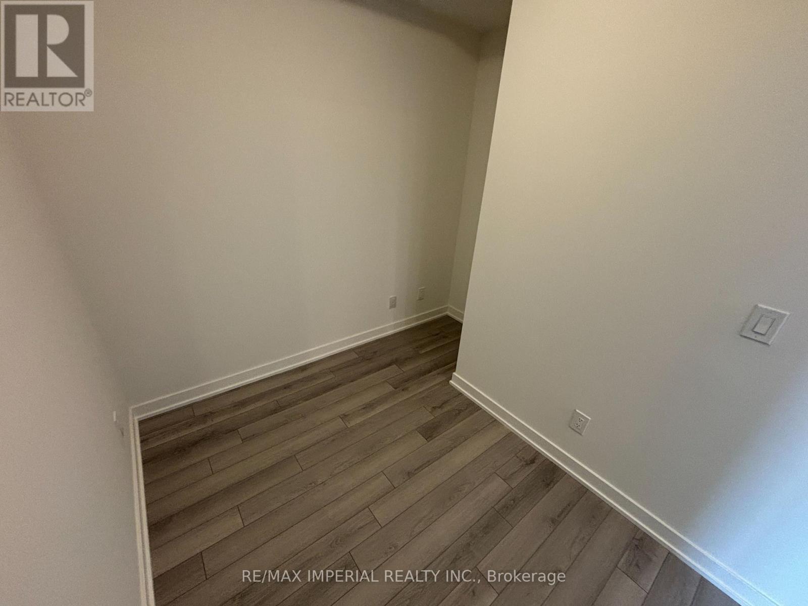 large den - 706 - 3071 Trafalgar Road, Oakville, ON - Indoor Photo Showing Other Room