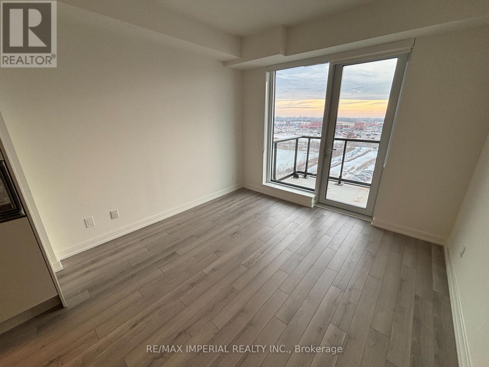 living room - 706 - 3071 Trafalgar Road, Oakville, ON - Indoor Photo Showing Other Room