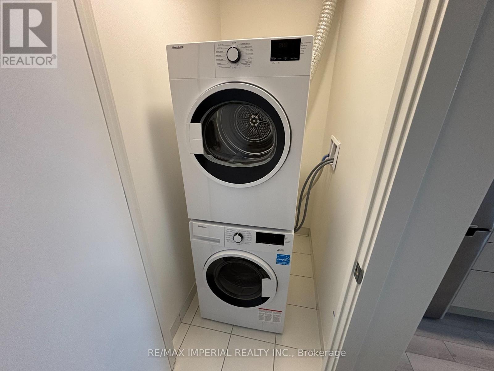 washer and dryer - 706 - 3071 Trafalgar Road, Oakville, ON - Indoor Photo Showing Laundry Room