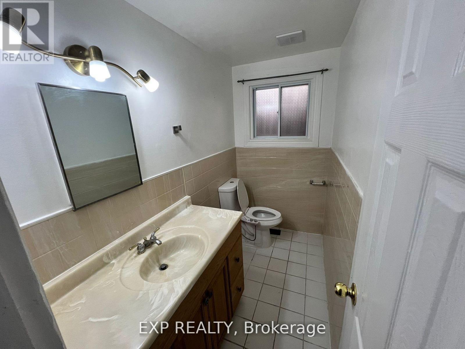 Lower - 39 Frankton Crescent, Toronto, ON - Indoor Photo Showing Bathroom