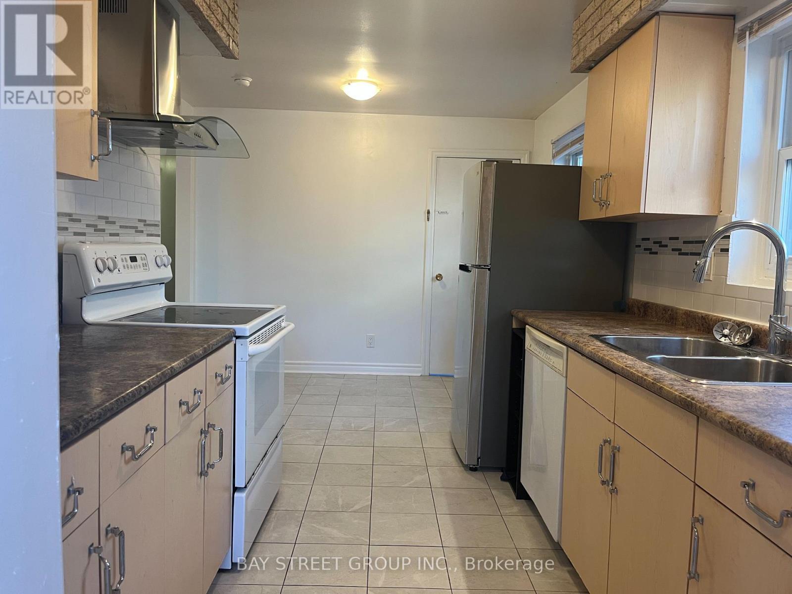 3420 Galena Crescent N, Mississauga, ON - Indoor Photo Showing Kitchen With Double Sink
