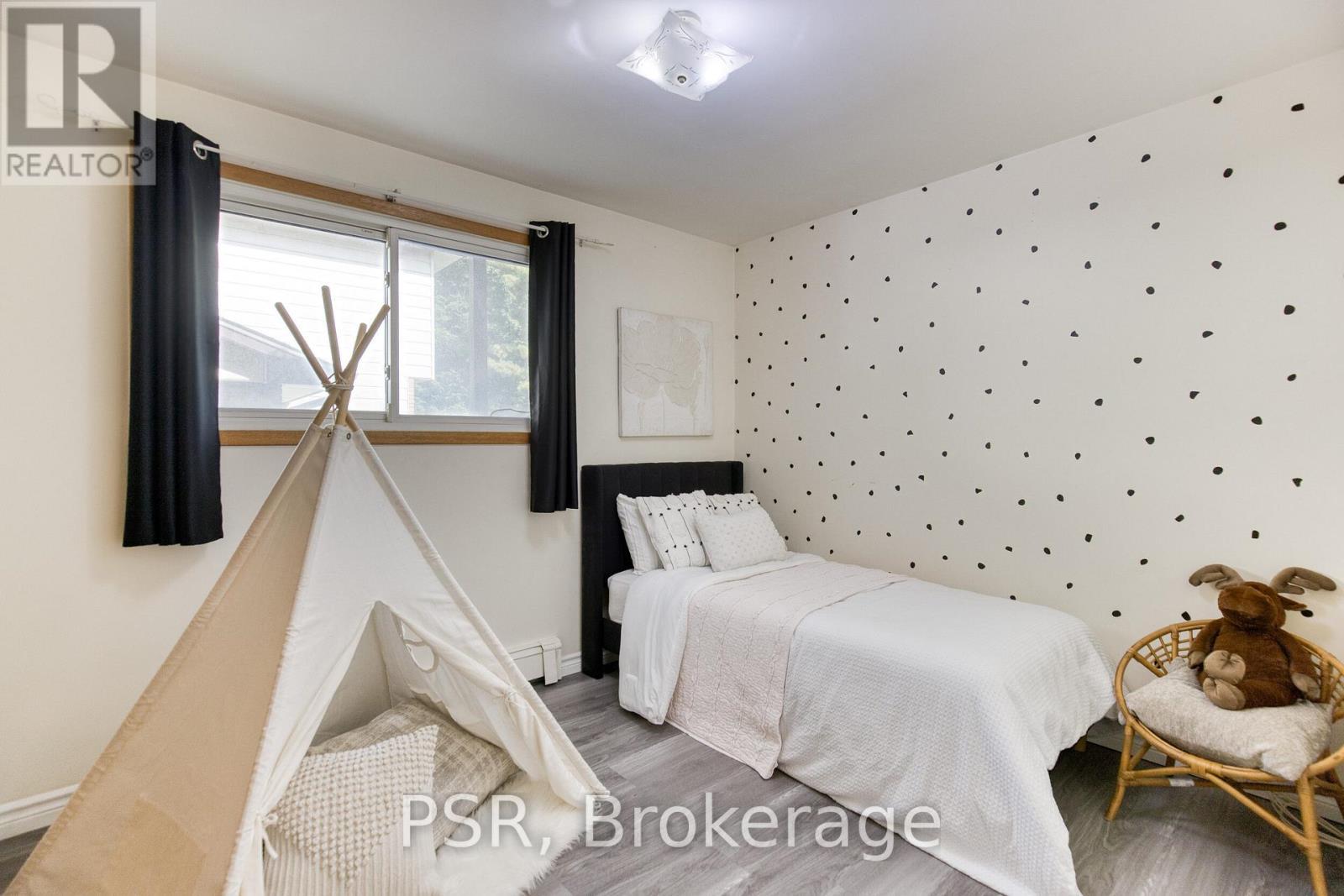 #Main - 80 Westwood Drive, Kitchener, ON - Indoor Photo Showing Bedroom