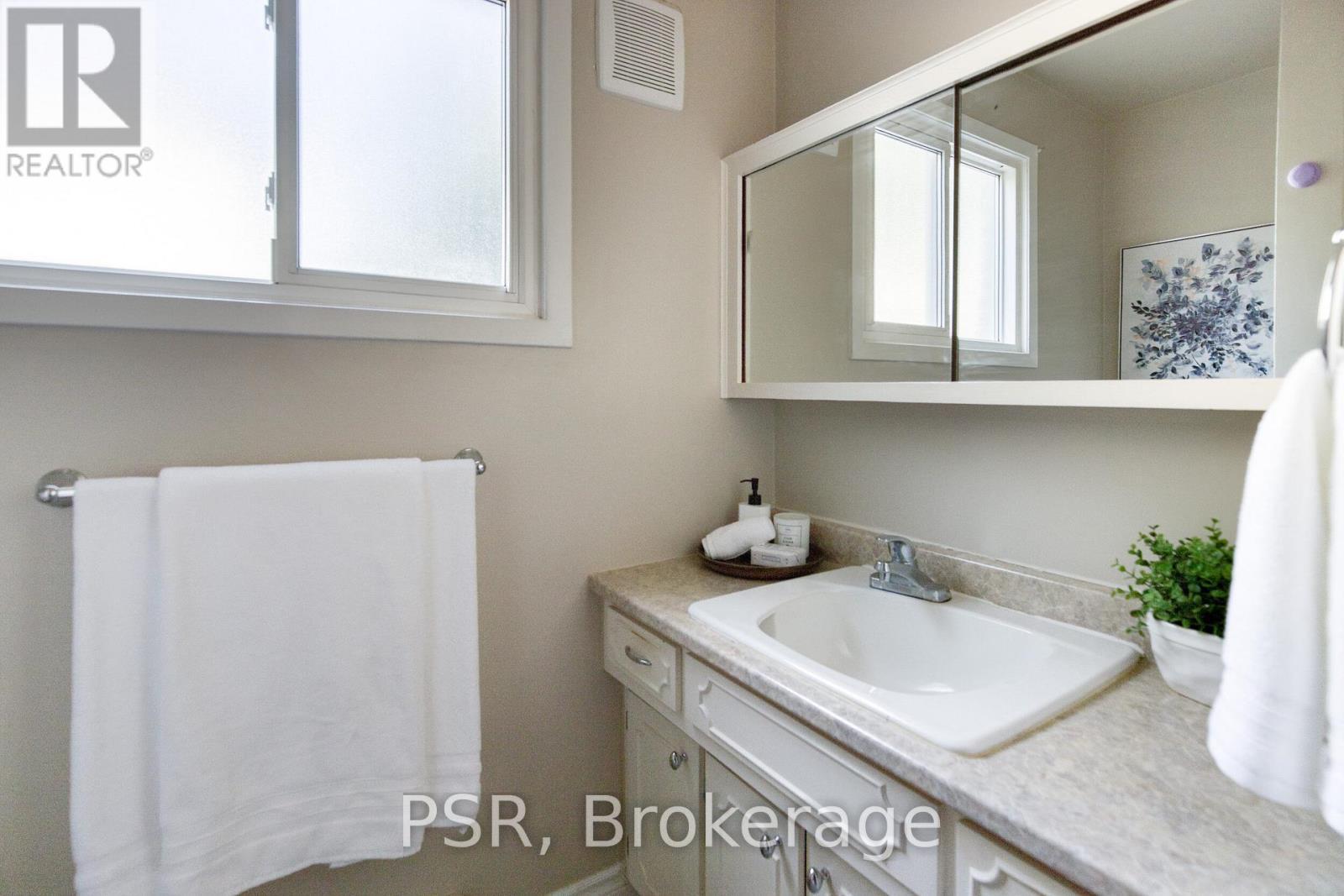 #Main - 80 Westwood Drive, Kitchener, ON - Indoor Photo Showing Bathroom