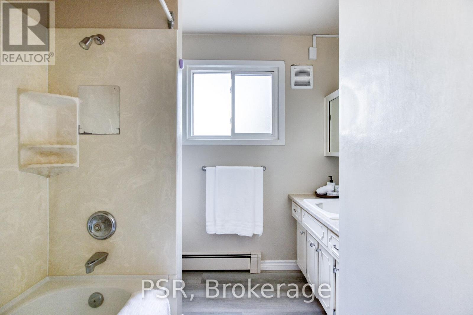 #Main - 80 Westwood Drive, Kitchener, ON - Indoor Photo Showing Bathroom
