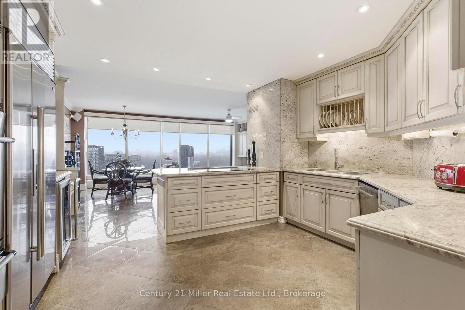 3606 - 2045 Lake Shore Boulevard W, Toronto (Mimico), ON - Indoor Photo Showing Kitchen With Upgraded Kitchen