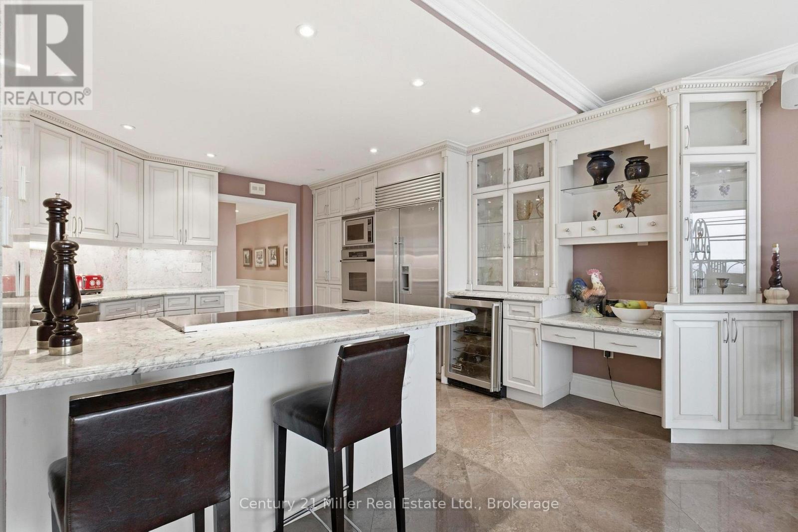 3606 - 2045 Lake Shore Boulevard W, Toronto (Mimico), ON - Indoor Photo Showing Kitchen With Upgraded Kitchen