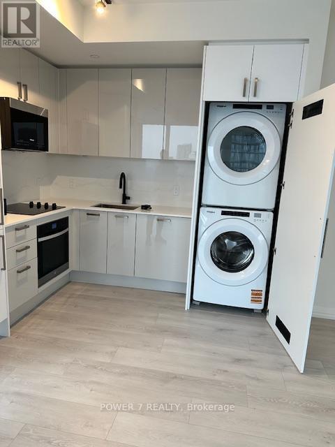 3205 (Lph5) - 280 Dundas Street W, Toronto, ON - Indoor Photo Showing Kitchen