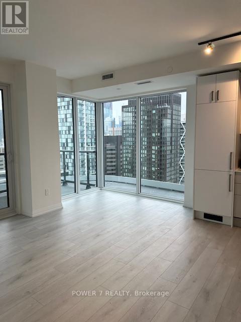 3205 (Lph5) - 280 Dundas Street W, Toronto, ON - Indoor