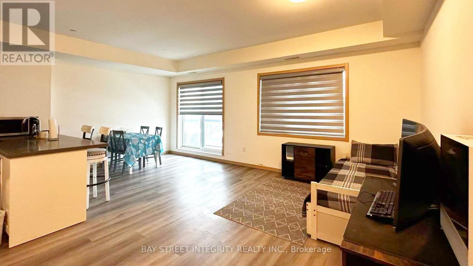 200 Chester Le Boulevard, Toronto, ON - Indoor