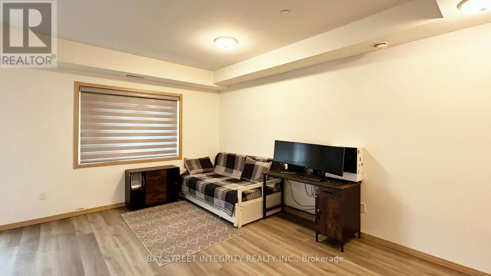 200 Chester Le Boulevard, Toronto, ON - Indoor