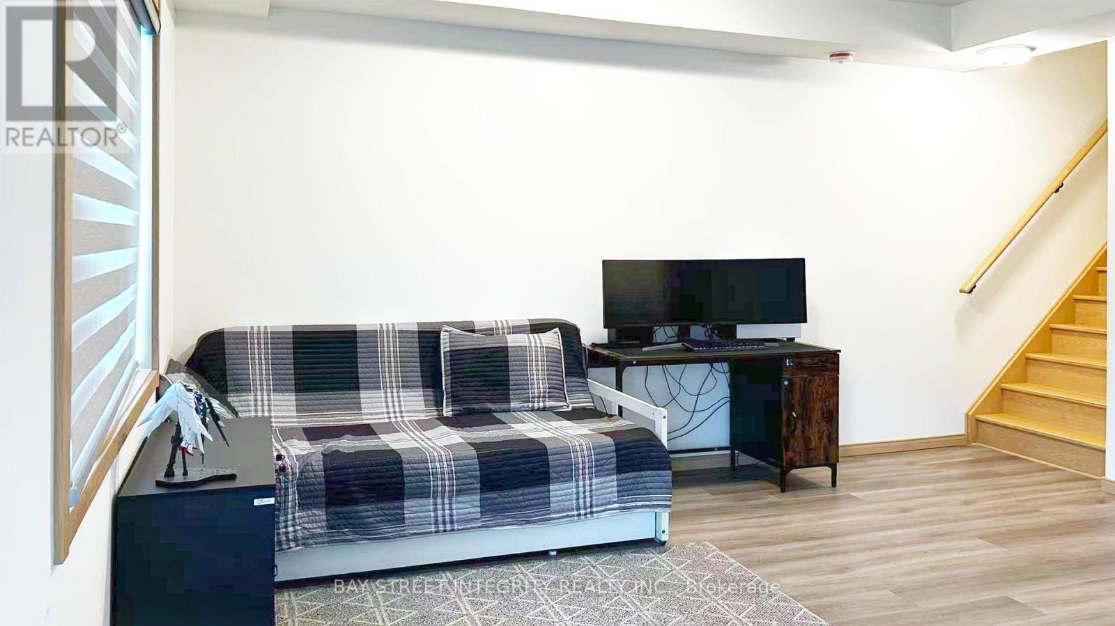 200 Chester Le Boulevard, Toronto, ON - Indoor