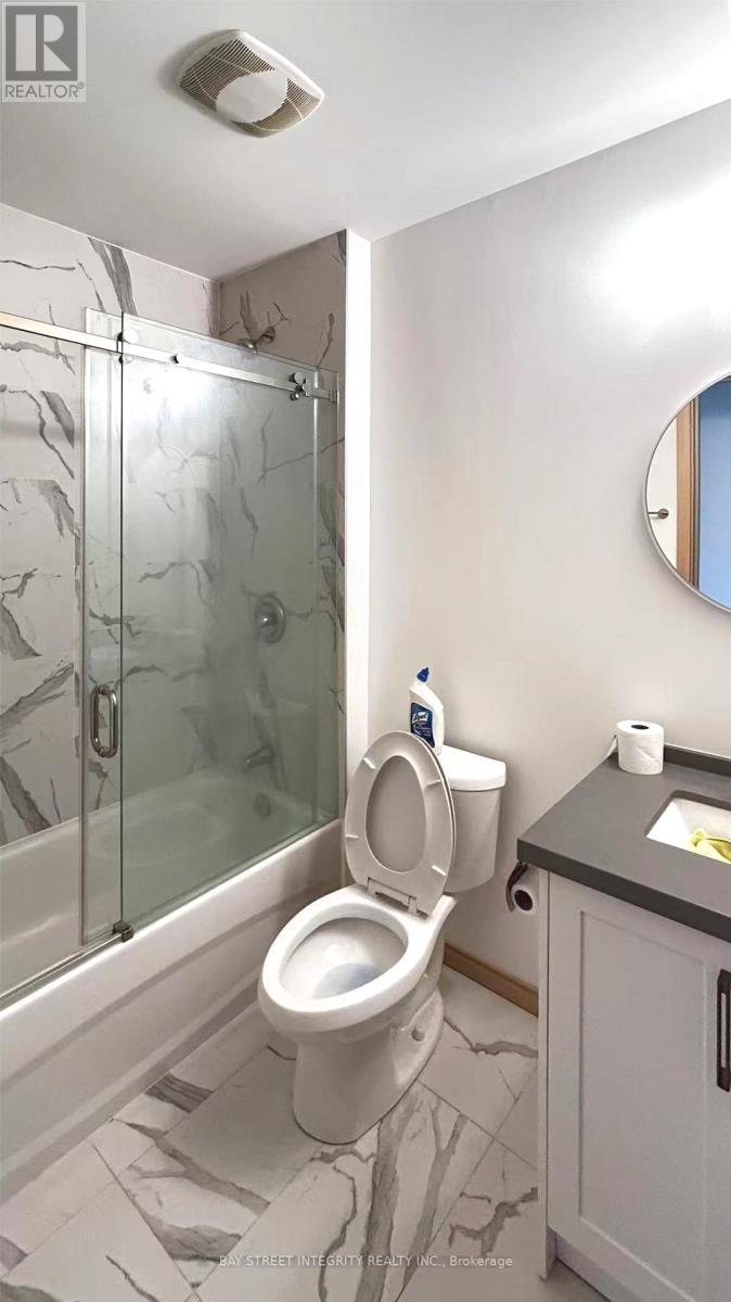 200 Chester Le Boulevard, Toronto, ON - Indoor Photo Showing Bathroom