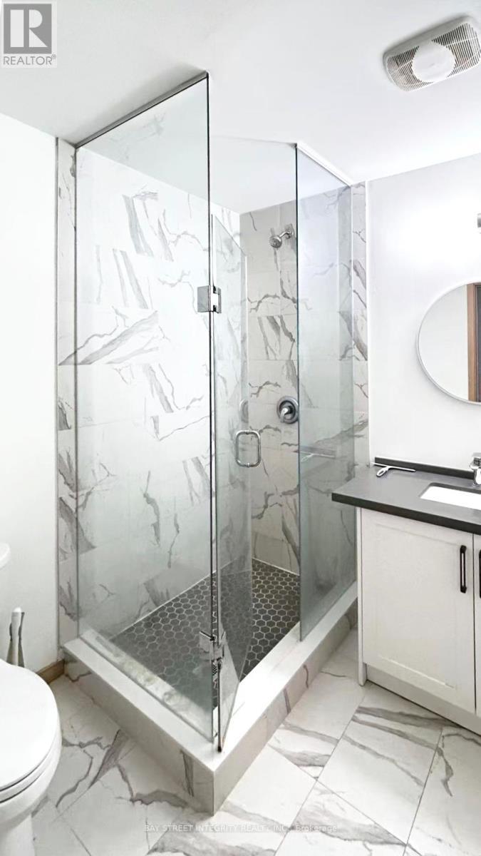 200 Chester Le Boulevard, Toronto, ON - Indoor Photo Showing Bathroom