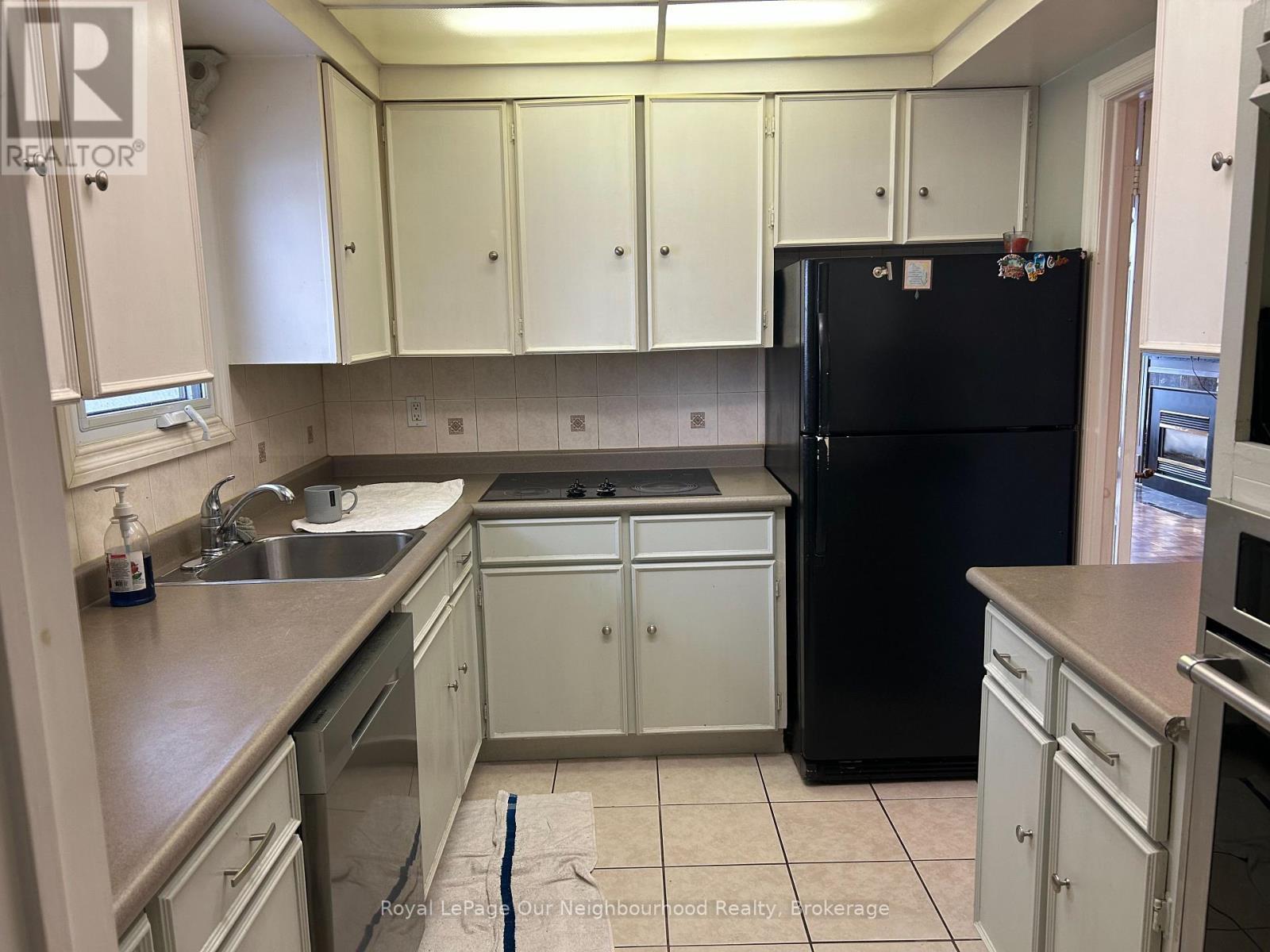 282 King Street W, Oshawa, ON - Indoor Photo Showing Kitchen