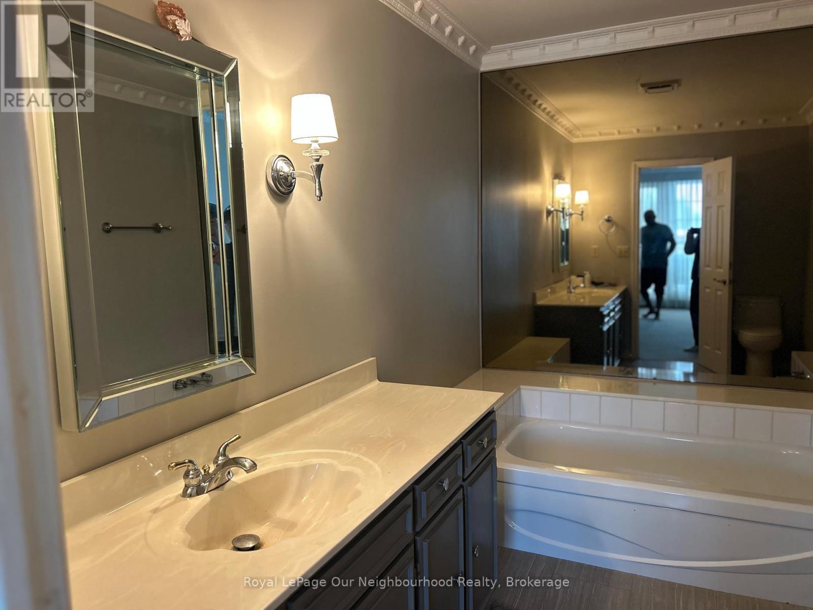 282 King Street W, Oshawa, ON - Indoor Photo Showing Bathroom