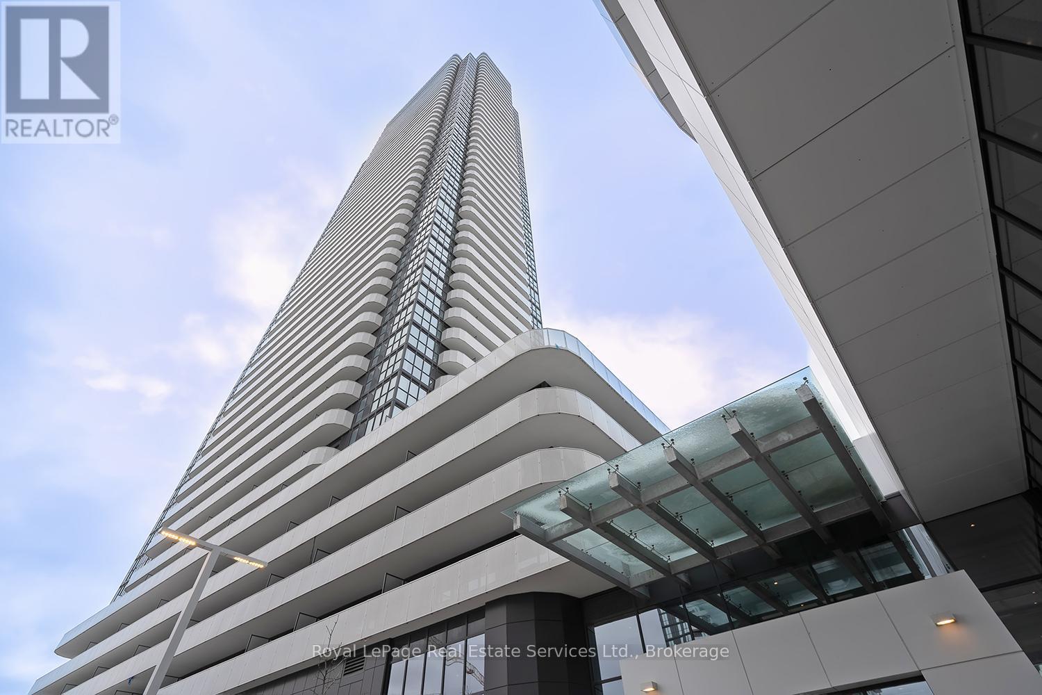 4303 - 8 Interchange Way, Vaughan (Vaughan Corporate Centre), ON - Outdoor