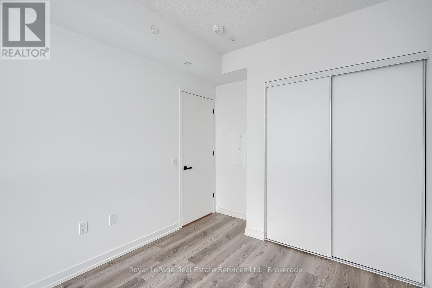 4303 - 8 Interchange Way, Vaughan (Vaughan Corporate Centre), ON - Indoor Photo Showing Other Room