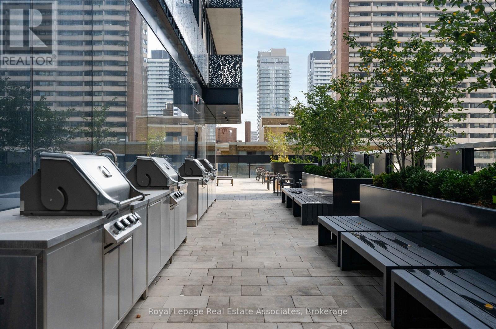 3908 - 55 Charles Street E, Toronto, ON - Outdoor