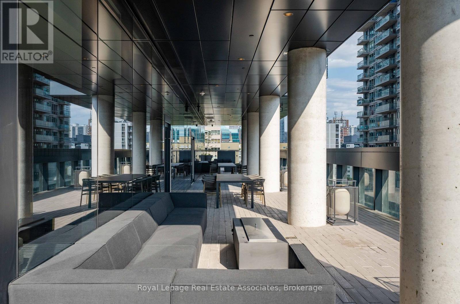 3908 - 55 Charles Street E, Toronto, ON - Outdoor