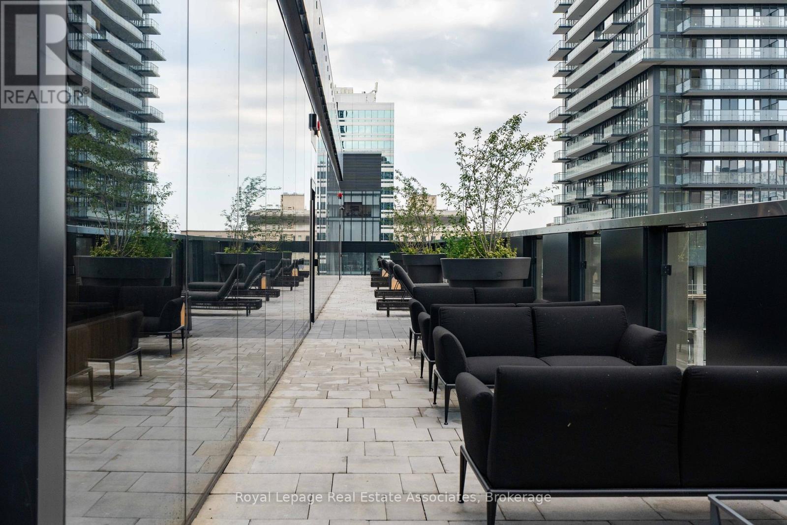 3908 - 55 Charles Street E, Toronto, ON - Outdoor