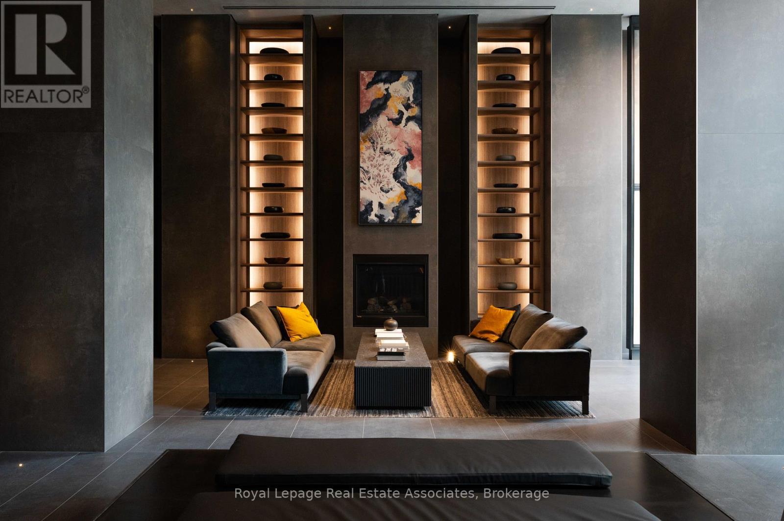 3908 - 55 Charles Street E, Toronto, ON - Indoor With Fireplace