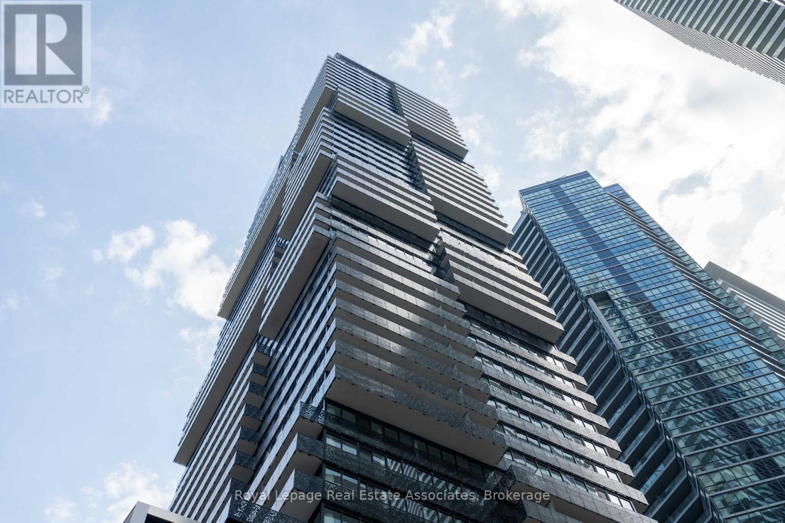 3908 - 55 Charles Street E, Toronto, ON - Outdoor