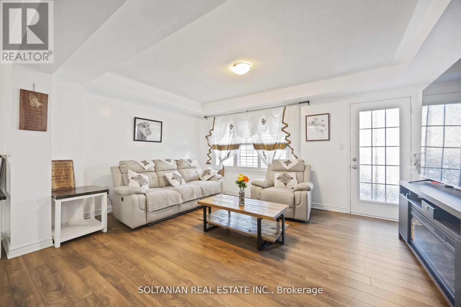 1103 Silk Street, Pickering, ON - Indoor Photo Showing Living Room