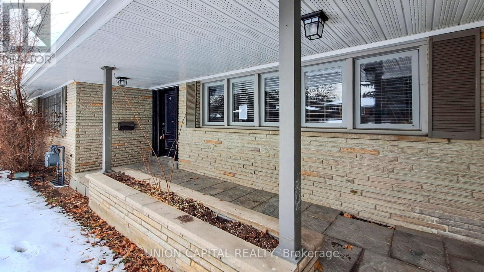 16 Cavalier Crescent, Vaughan, ON - Outdoor