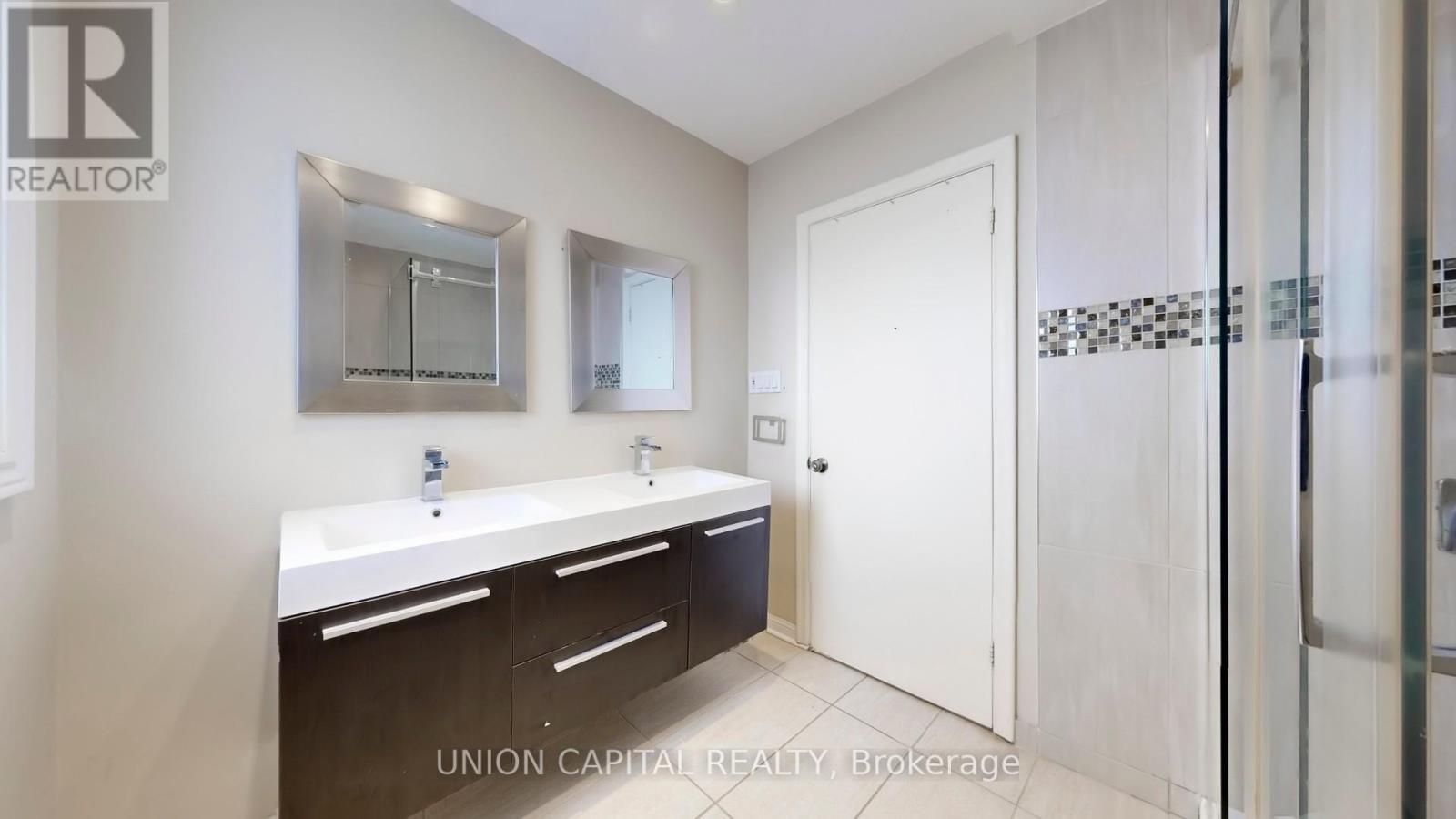 16 Cavalier Crescent, Vaughan, ON - Indoor Photo Showing Bathroom