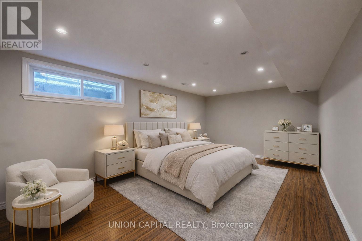16 Cavalier Crescent, Vaughan, ON - Indoor Photo Showing Bedroom