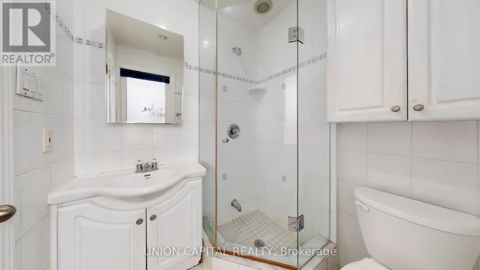 16 Cavalier Crescent, Vaughan, ON - Indoor Photo Showing Bathroom