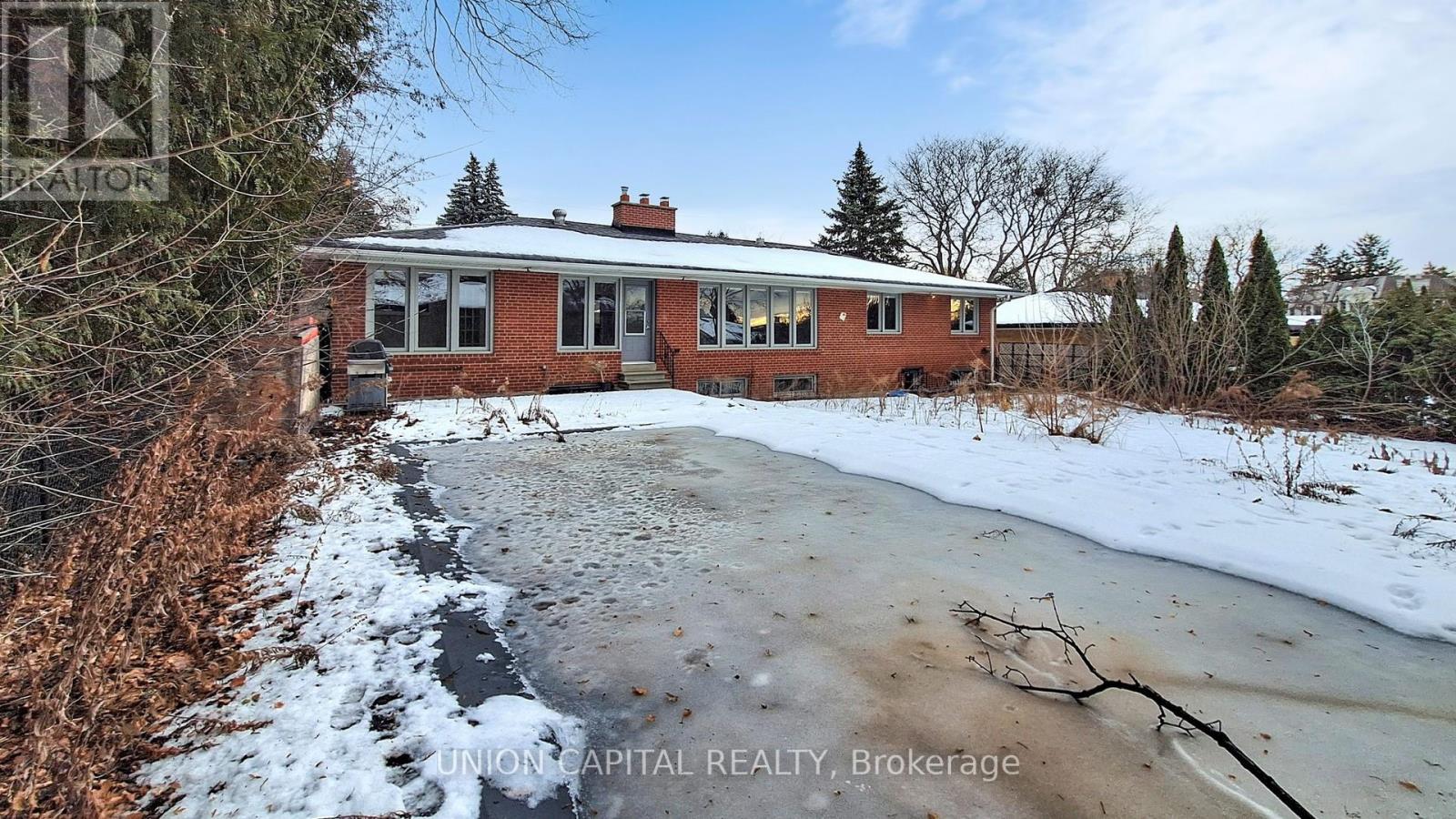 16 Cavalier Crescent, Vaughan, ON - Outdoor