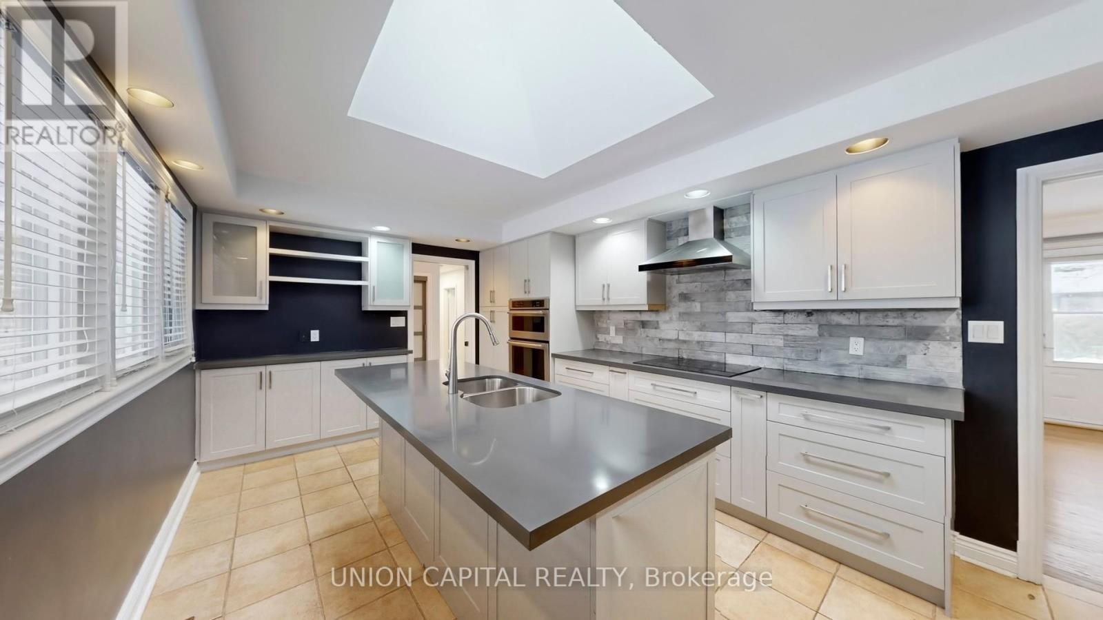 16 Cavalier Crescent, Vaughan, ON - Indoor Photo Showing Kitchen With Double Sink