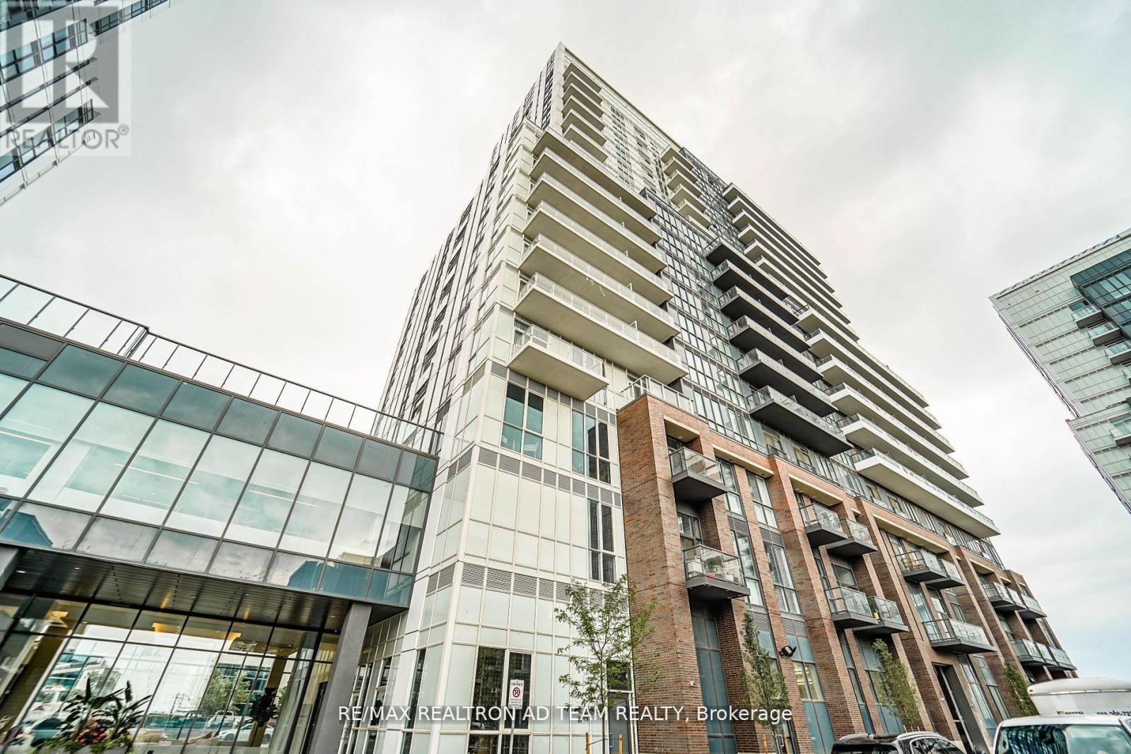 1017 - 38 Honeycrisp Crescent, Vaughan, ON - Outdoor With Balcony