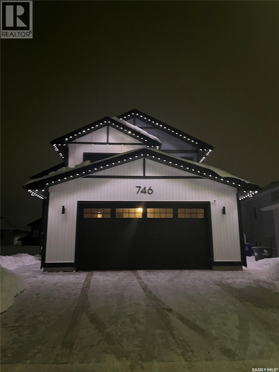 746 Bentley Manor, Saskatoon, SK - Outdoor