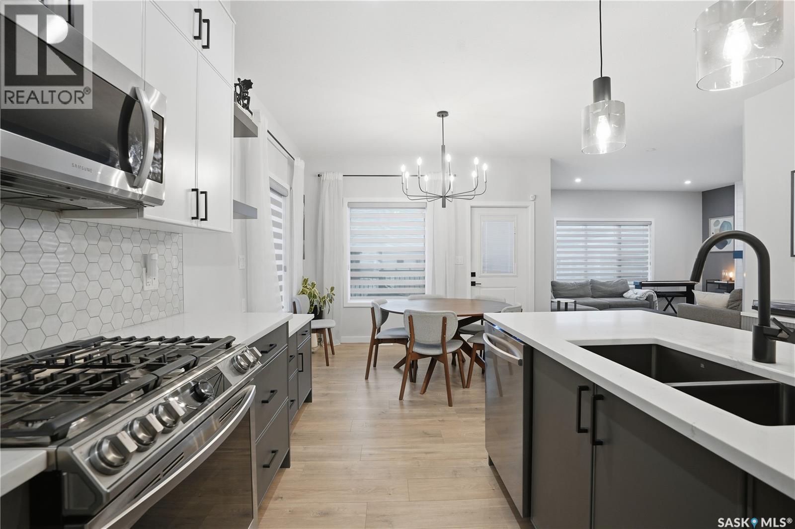 746 Bentley Manor, Saskatoon, SK - Indoor Photo Showing Kitchen With Double Sink With Upgraded Kitchen