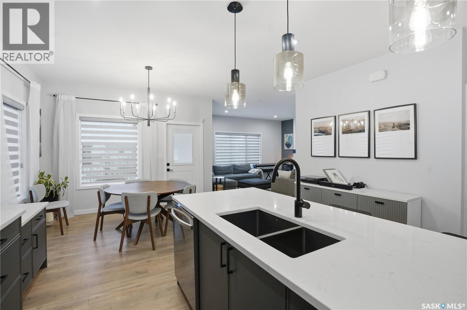 746 Bentley Manor, Saskatoon, SK - Indoor Photo Showing Kitchen With Double Sink With Upgraded Kitchen