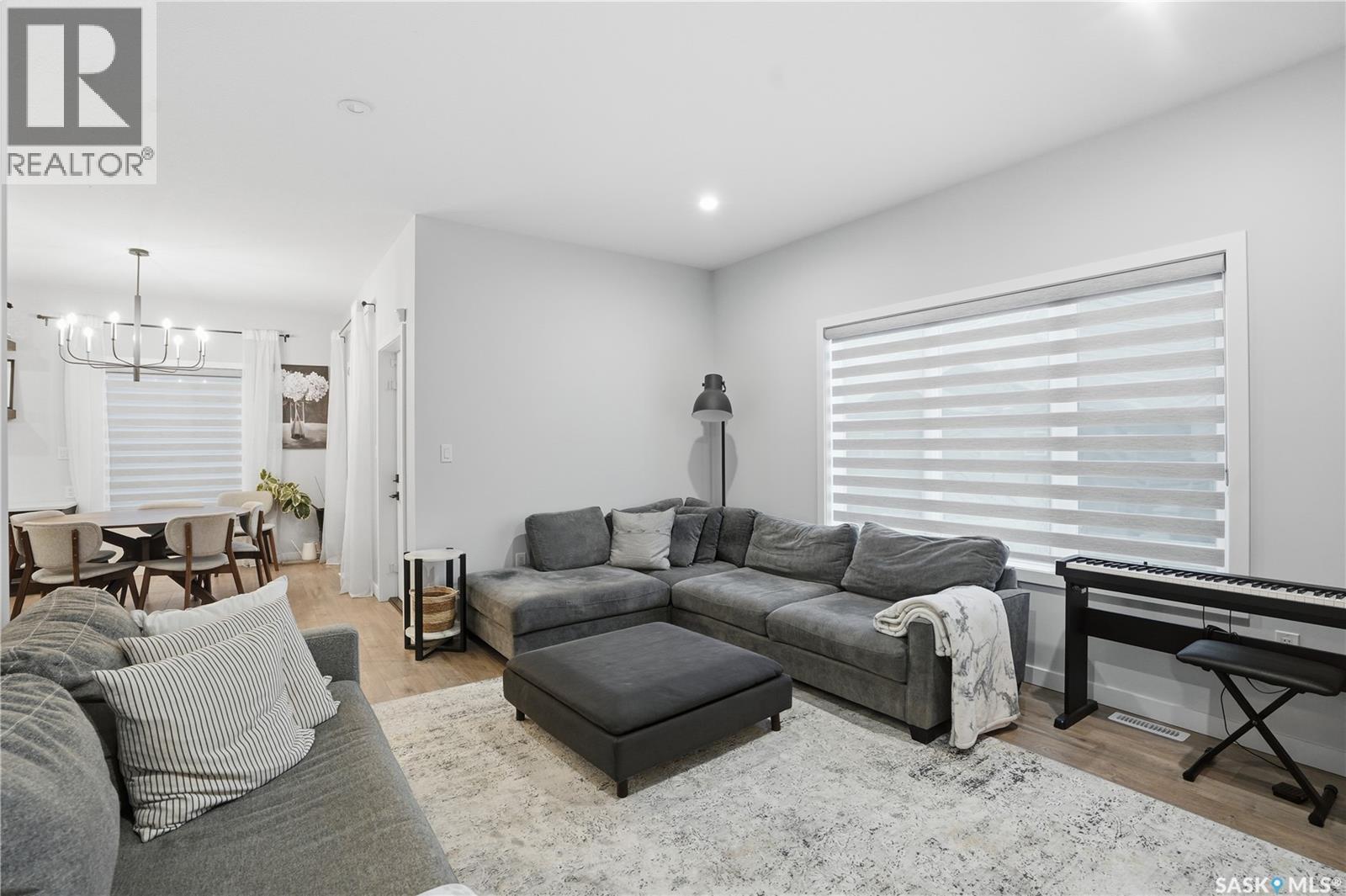 746 Bentley Manor, Saskatoon, SK - Indoor Photo Showing Living Room