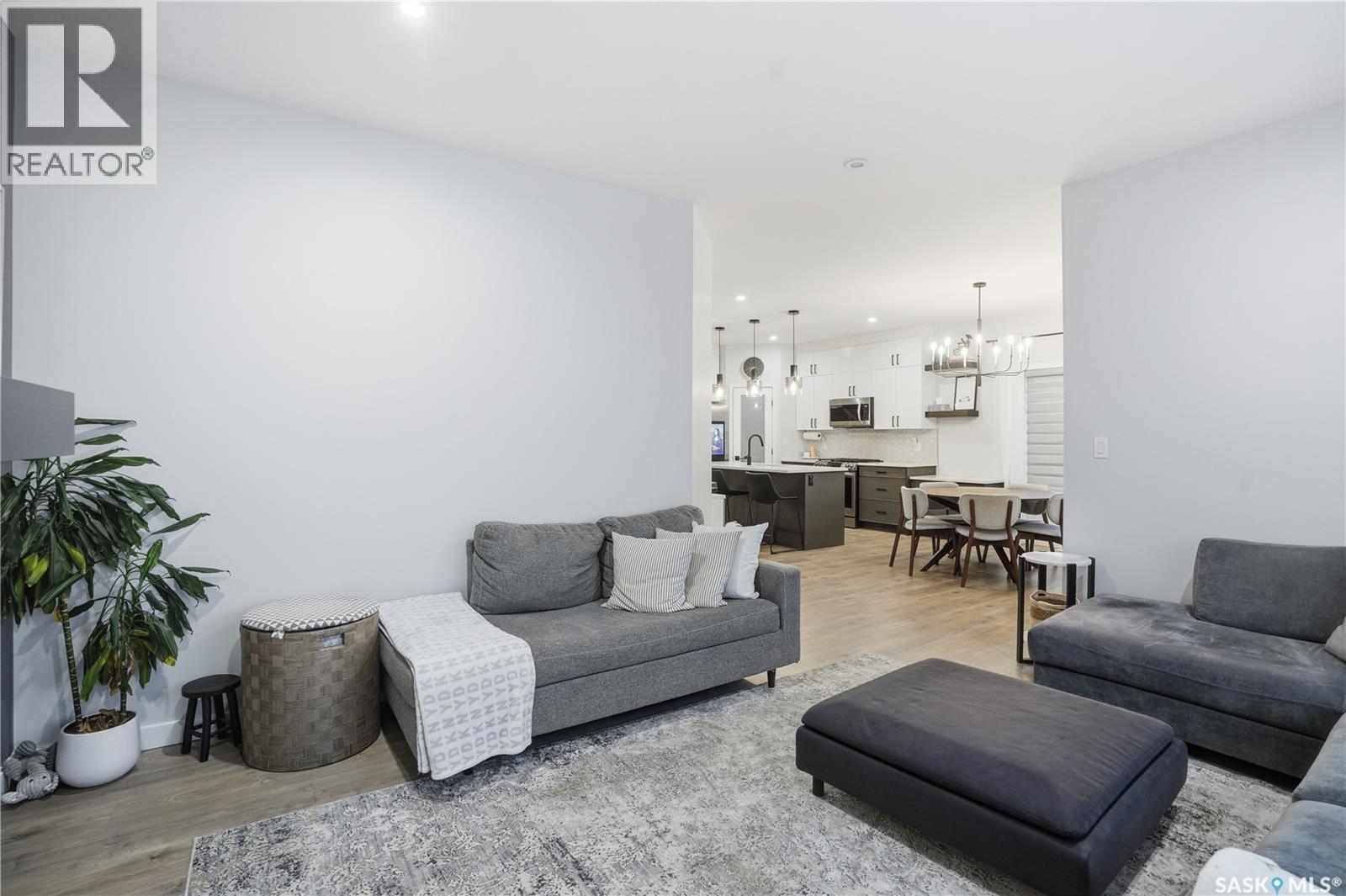 746 Bentley Manor, Saskatoon, SK - Indoor Photo Showing Living Room