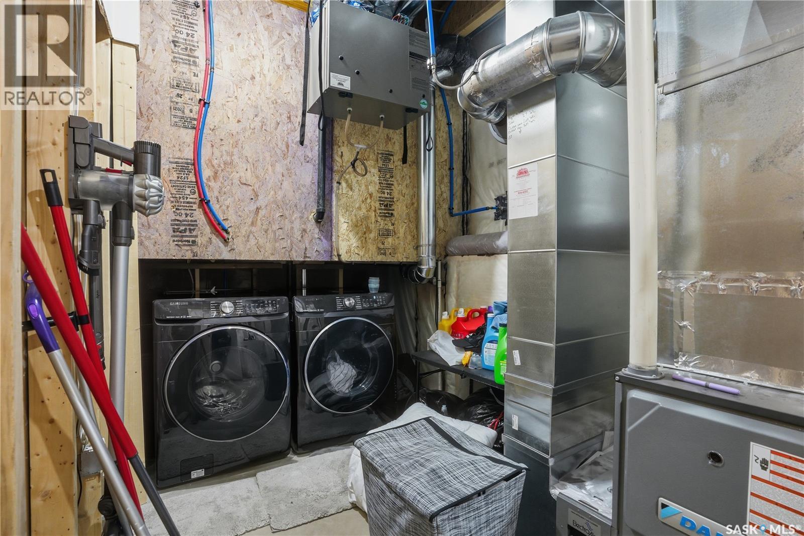 746 Bentley Manor, Saskatoon, SK - Indoor Photo Showing Laundry Room