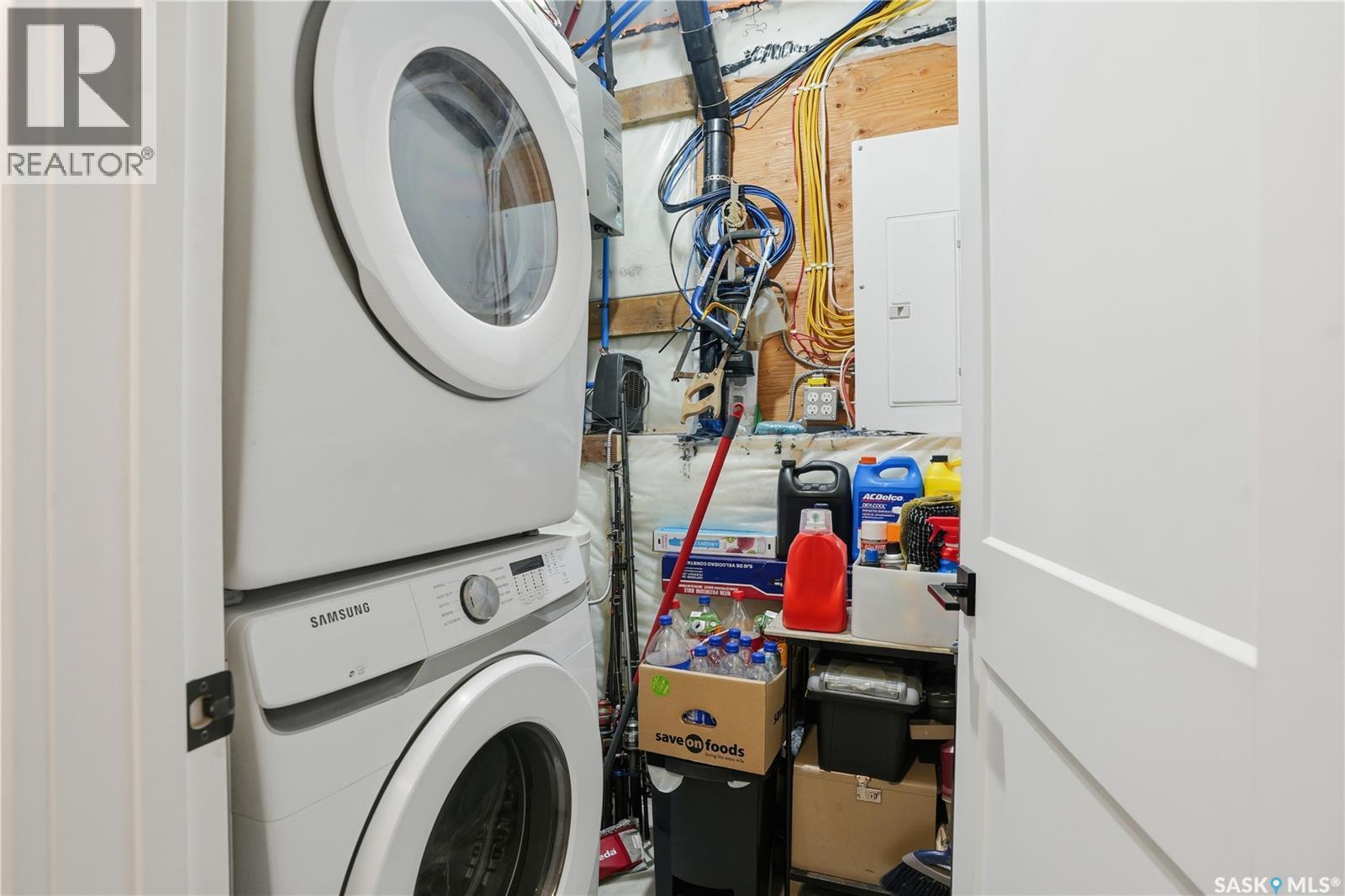 746 Bentley Manor, Saskatoon, SK - Indoor Photo Showing Laundry Room