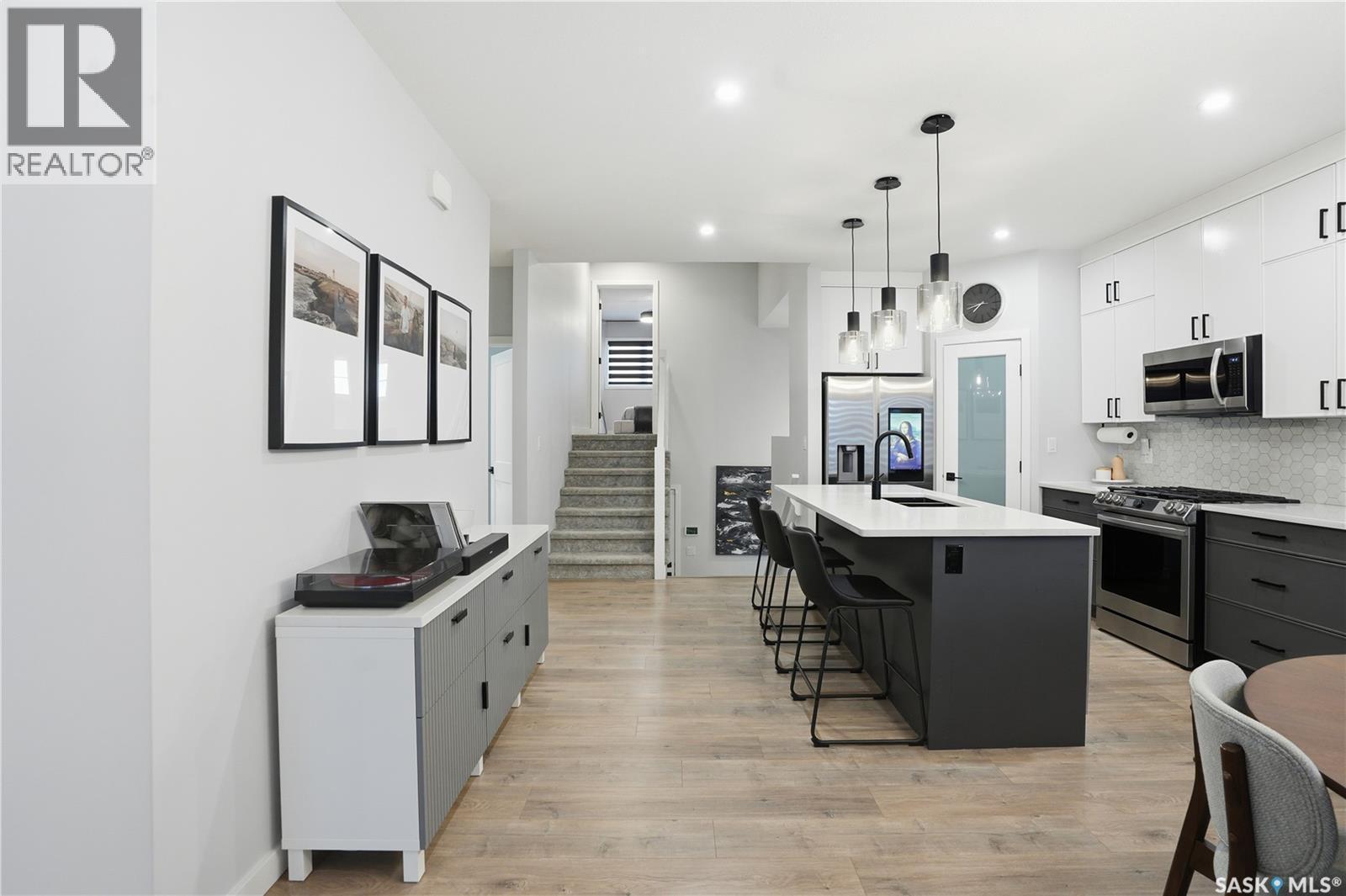 746 Bentley Manor, Saskatoon, SK - Indoor Photo Showing Kitchen With Upgraded Kitchen