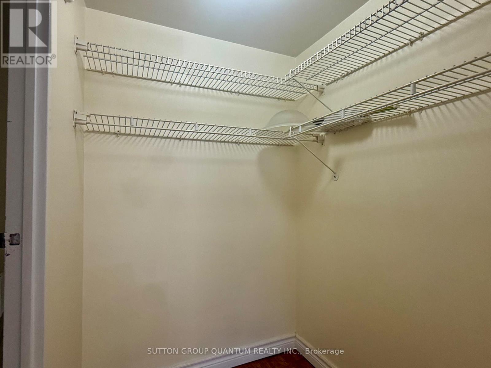 603 - 3700 Kaneff Crescent, Mississauga, ON - Indoor With Storage